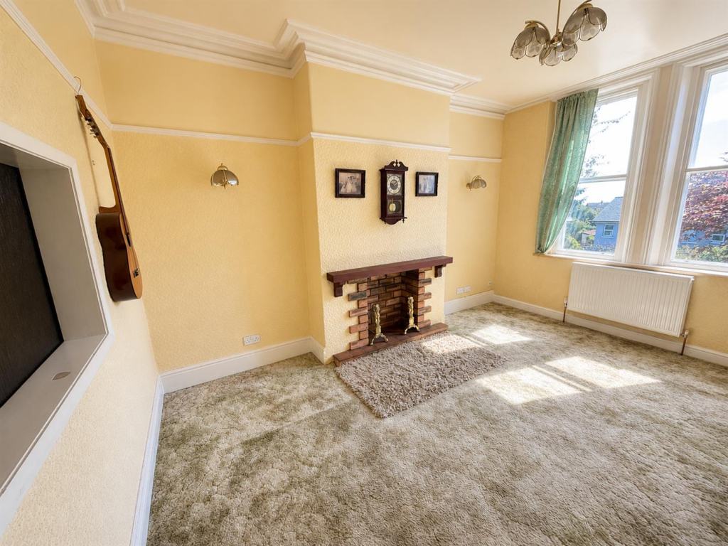House in Heswall, Liverpool City Region - View 3