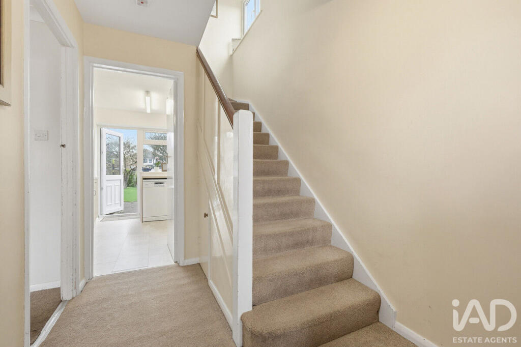 House in Bishop's Stortford, Hockerill - View 3