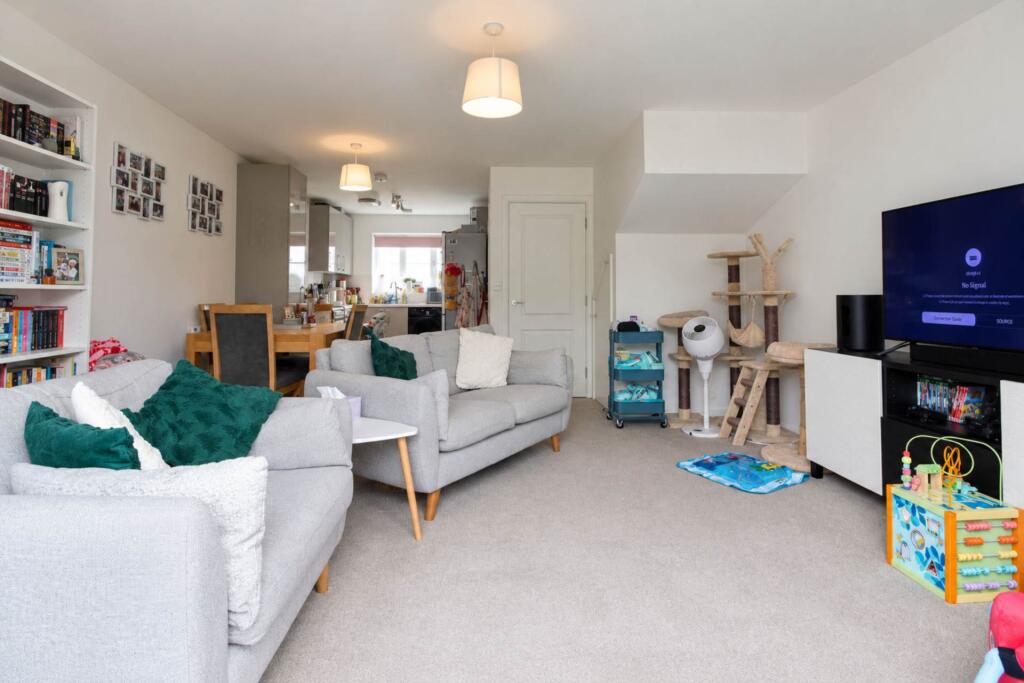 House in Stoke Mandeville, Buckinghamshire - View 2