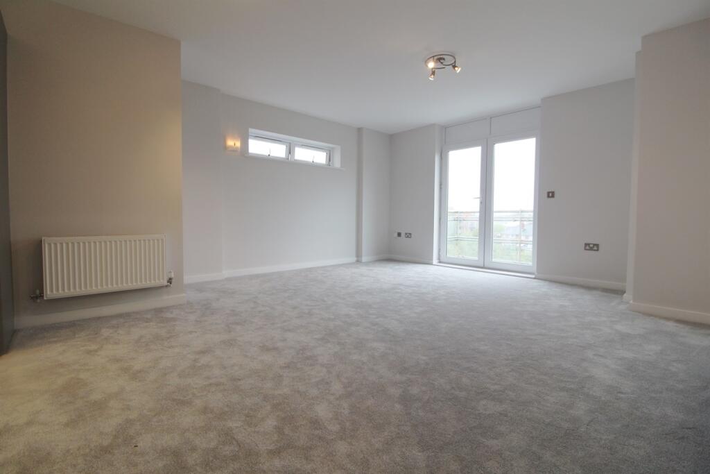 Apartment in Reading - View 4