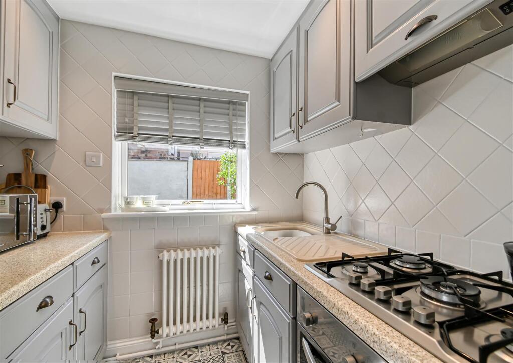 8 Cliff Road, Bridgnorth photo 3