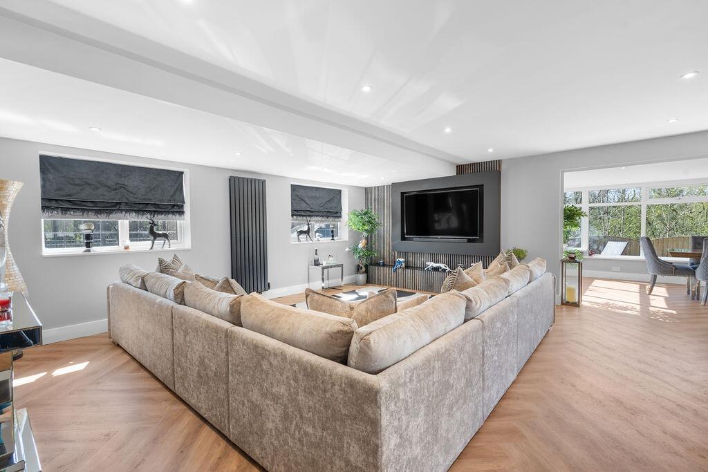 House in Bolton, Dobb Brow, Westhoughton - More
