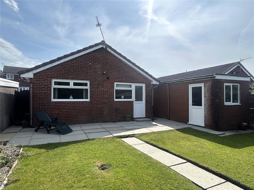 Peak Close, Moorside, Oldham, OL4 photo 2