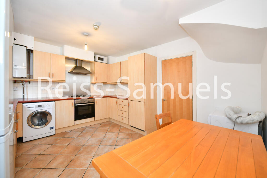 6 bedroom town house for rent