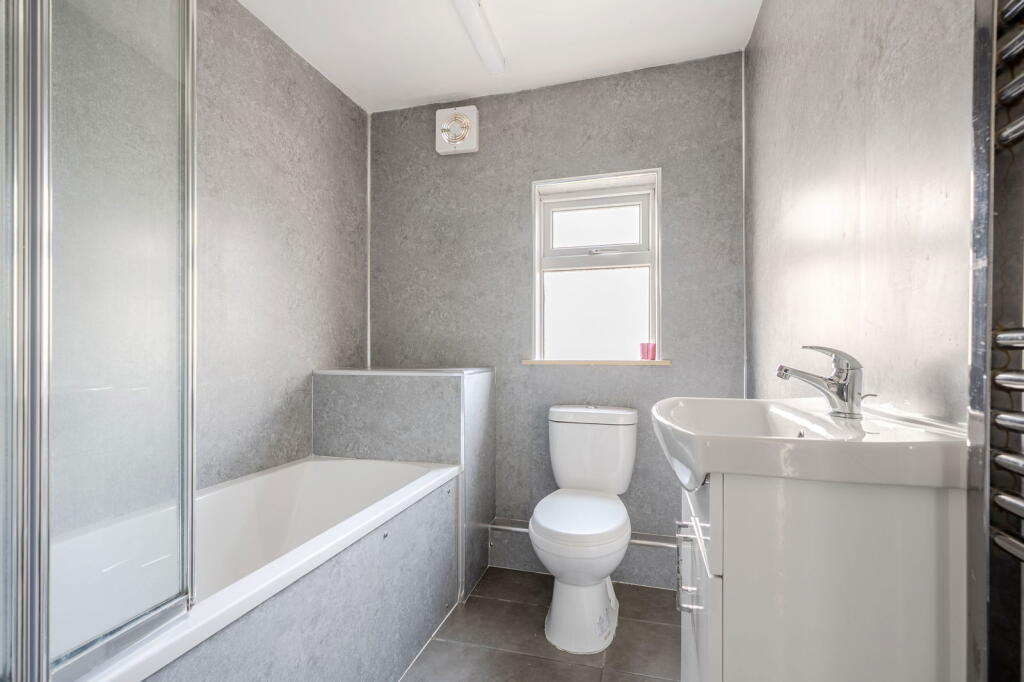 House in Gillingham, Medway - More