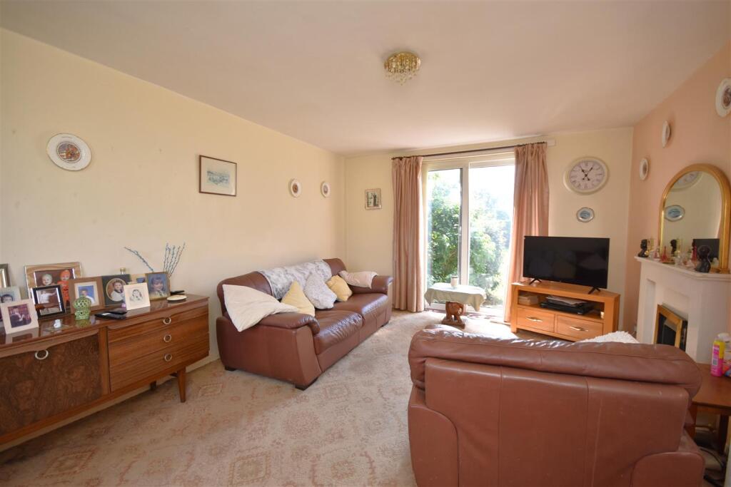 Morland Avenue, Little Neston, Neston photo 3