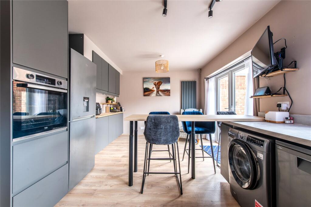 House in Gravesham, Northfleet - View 4