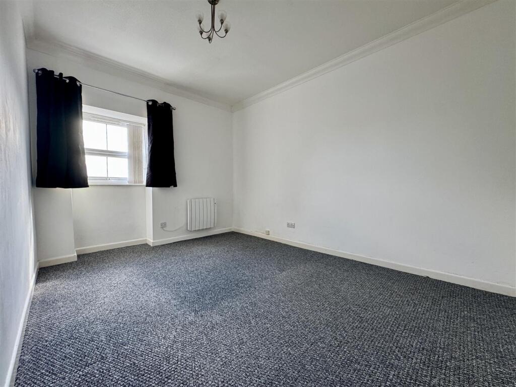 Apartment in Plymouth - More