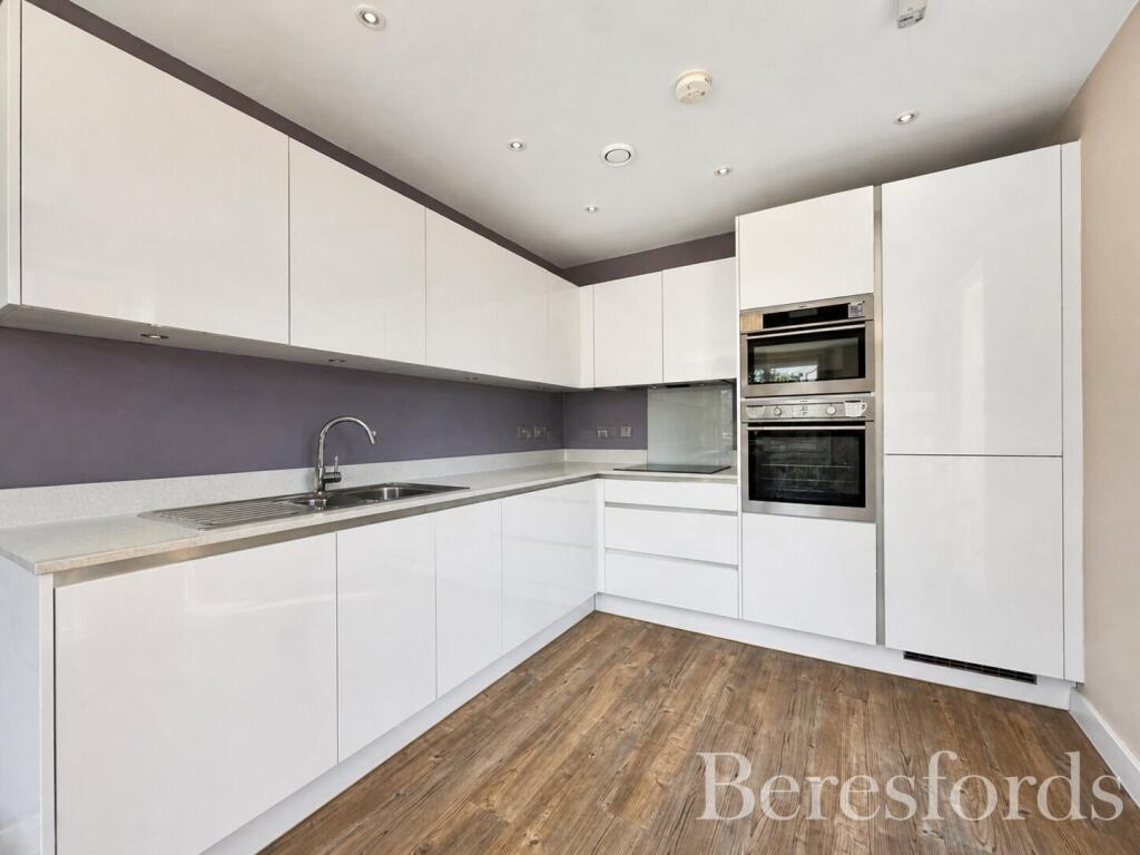 Apartment in Romford, Harold Wood - View 2