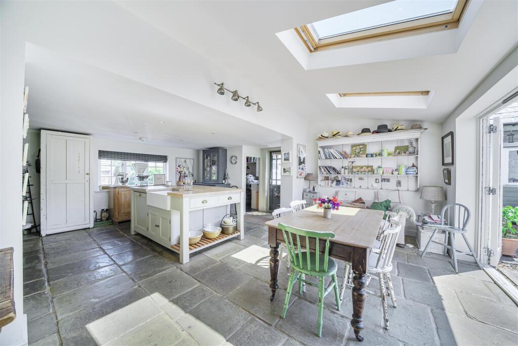 House in Tiffield, Caldecote - More