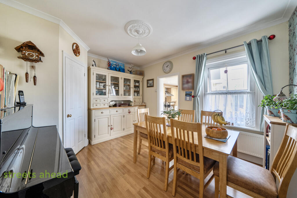 House in London, Broad Green - View 2