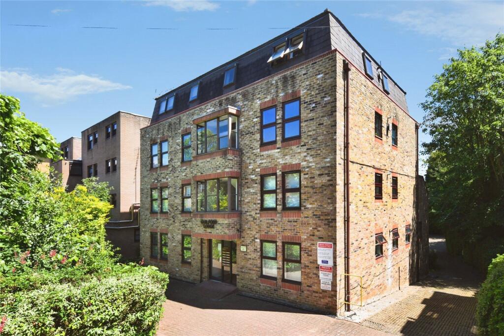 Main image of property: Queens Road, Brentwood, Essex, CM14