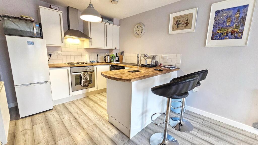 156 Ratcliffe Road, Loughborough photo 2
