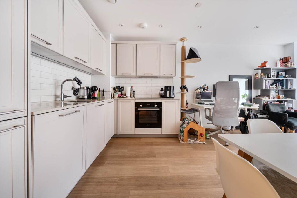 Apartment in Reading - View 3