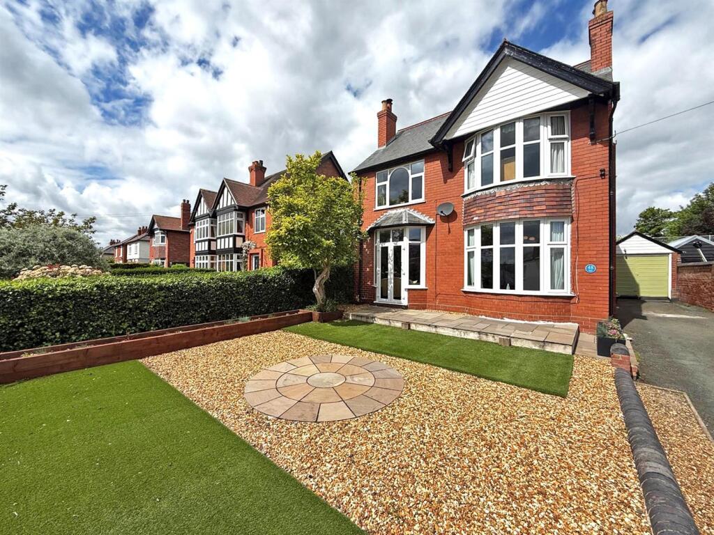 3-bed detached on Hereford Road, Shrewsbury, £475,000