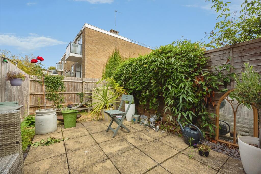 House in Guildford, Surrey - More
