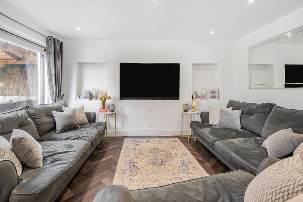 House in St Albans, Colney Street, St Stephen - View 3