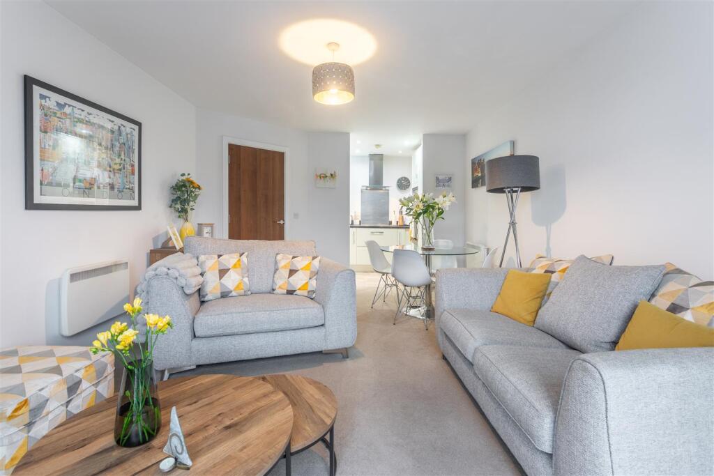 Apartment in Newcastle upon Tyne - View 4
