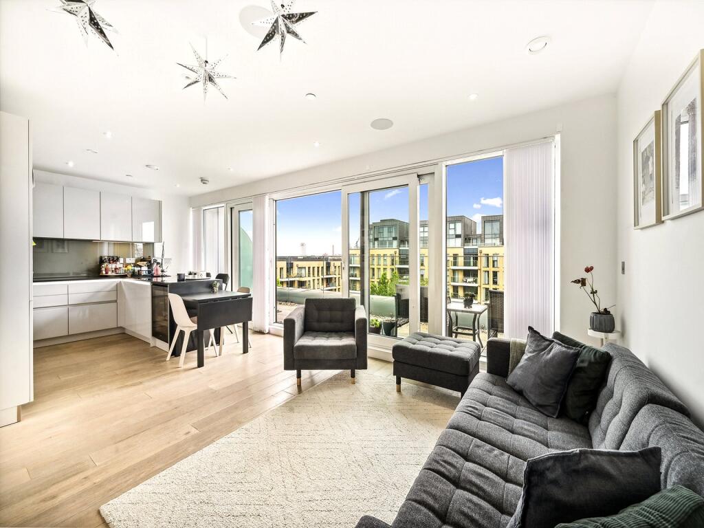 Main image of property: Ravensbourne Apartments, 5 Central Avenue, SW6