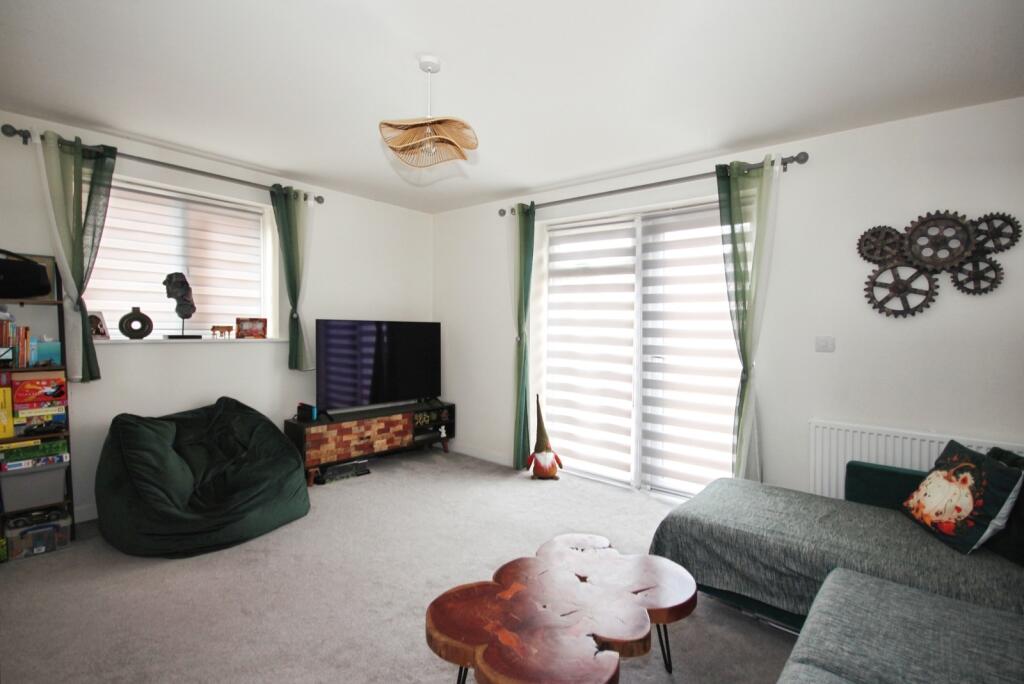 33, Binswood Close photo 4