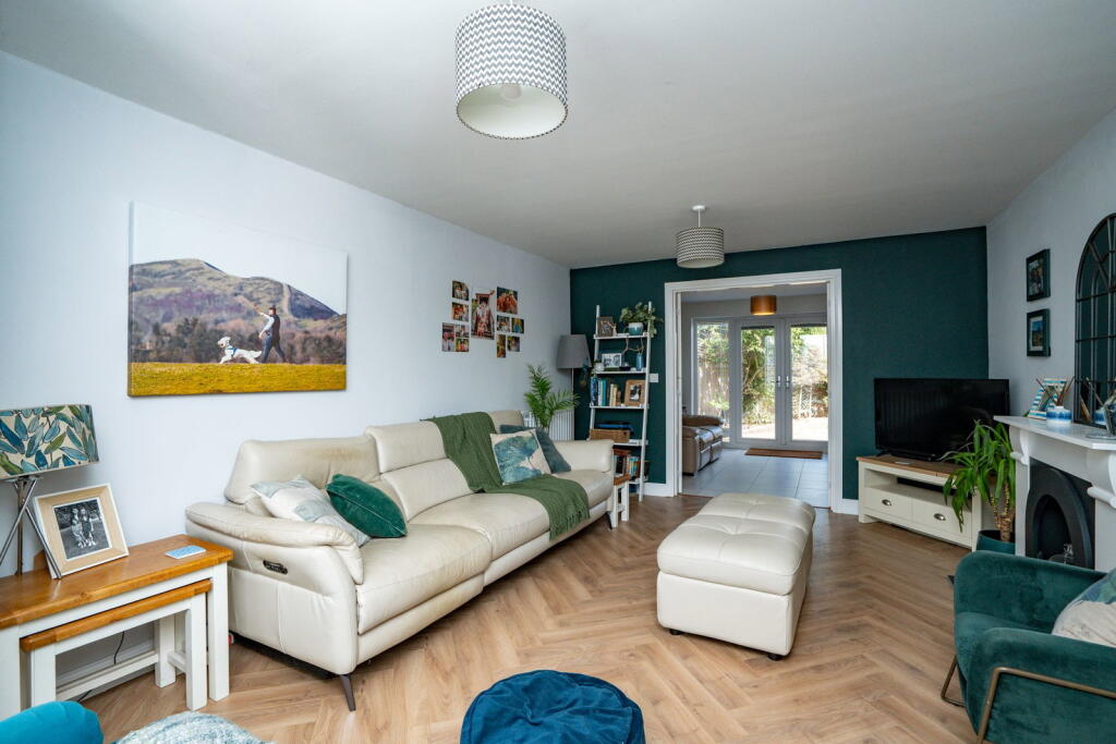 House in Malvern Hills, Welland - More