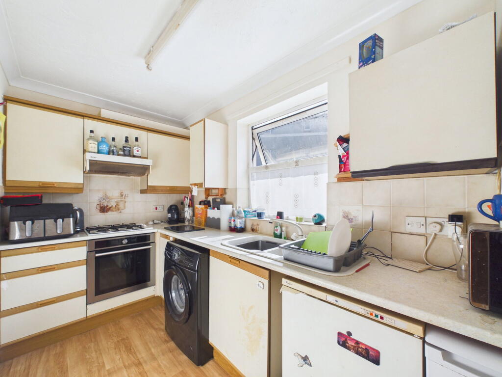 Apartment in Torquay, Torbay - View 2