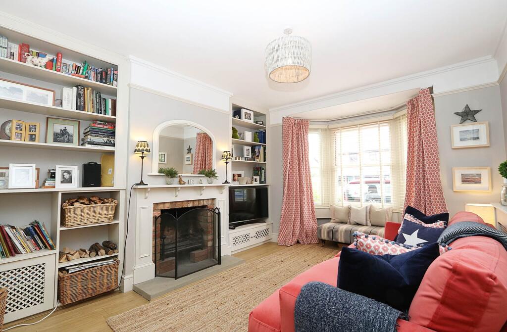 House in Pangbourne, West Berkshire - More