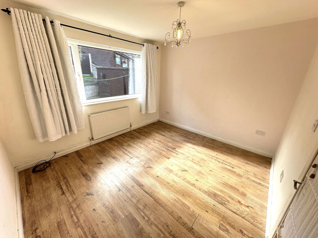 10 Clifton Crescent, Royton, Oldham, OL2 6JF photo 4