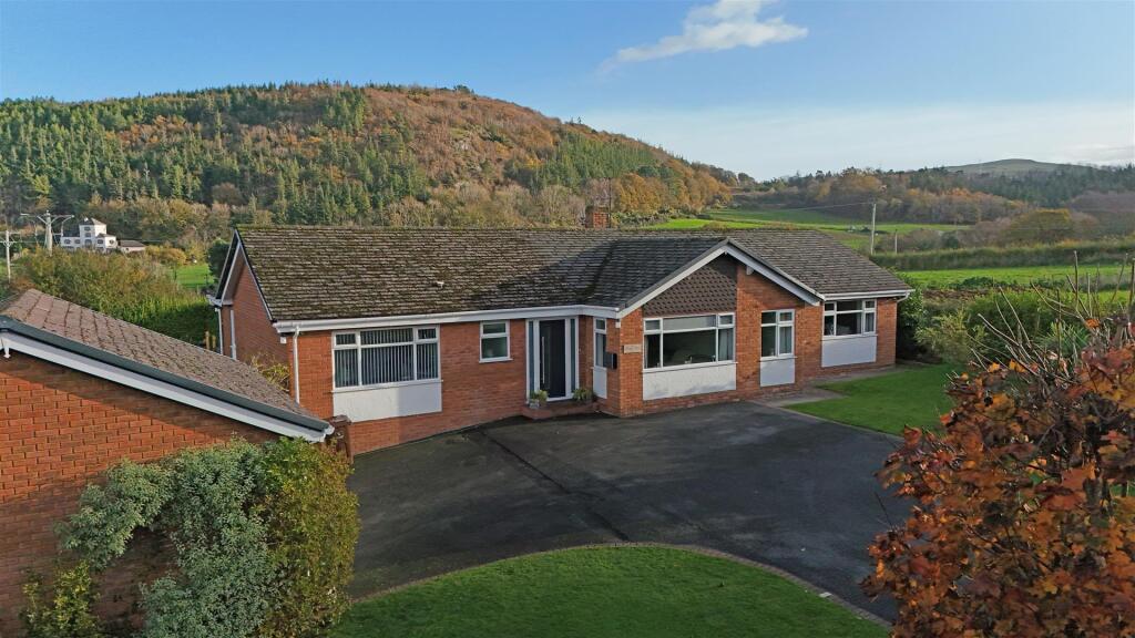 4-bed bungalow on Llanfair Road, Abergele, Conwy, LL22, £550,000