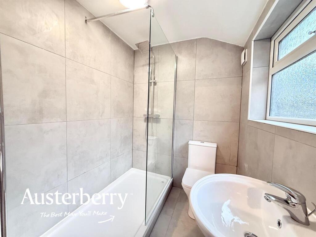 House in Stoke-on-Trent, Smallthorne - More