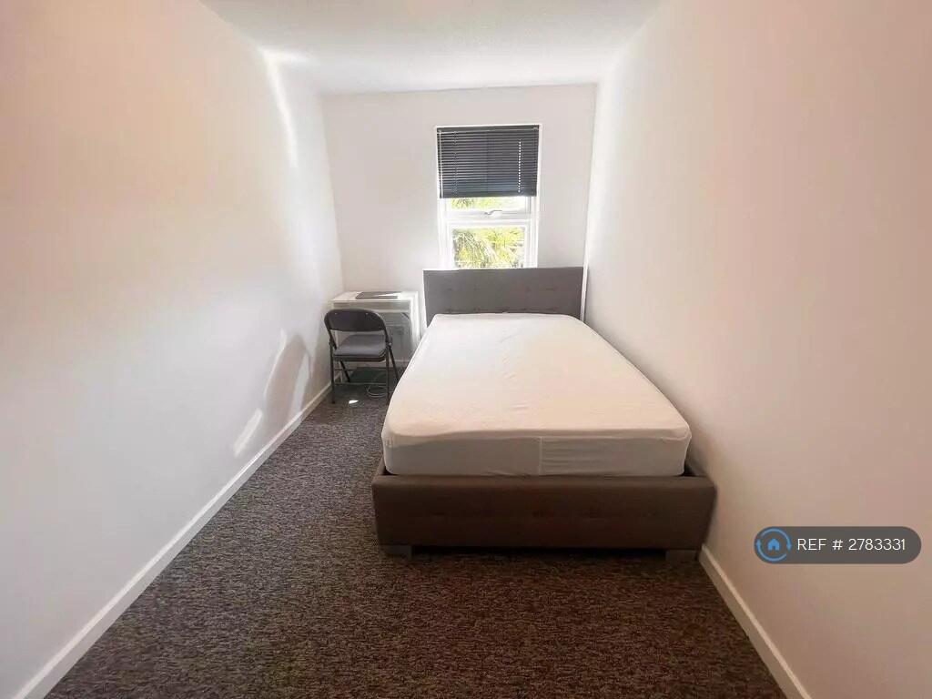 6 bedroom terraced house for rent