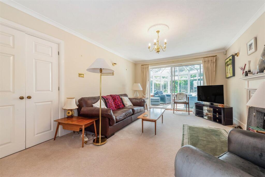 Plainwood Close Chichester photo 4