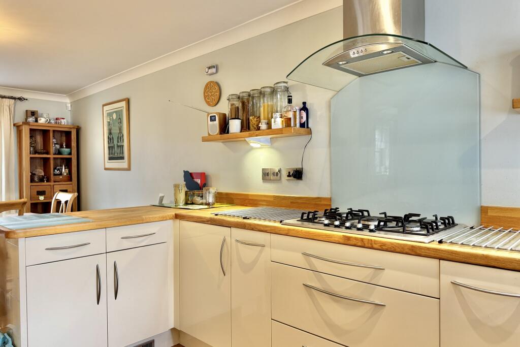 Luxton Court, Cullompton, Devon, EX15 1FJ photo 3