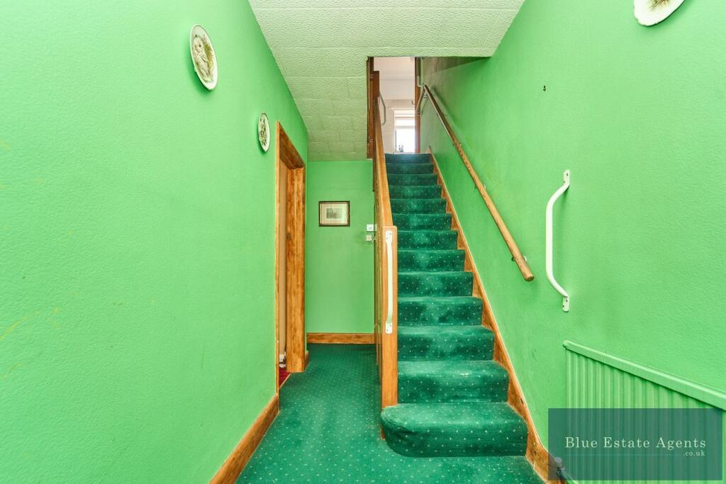 House in Twickenham - View 3