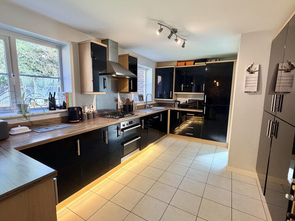 House in Blaby, Countesthorpe - More