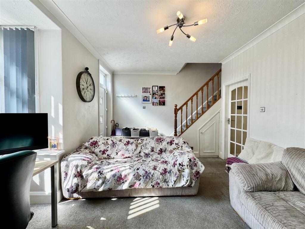 House in Huddersfield, Greenside, Dalton - More
