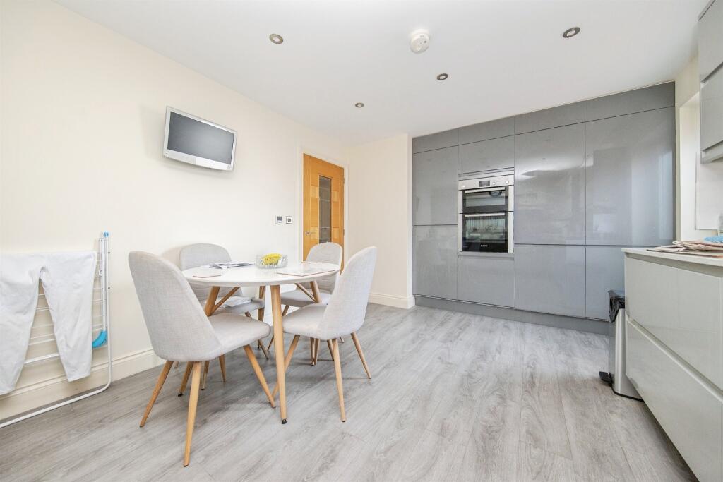 House in Kirby-le-Soken, Frinton and Walton - More