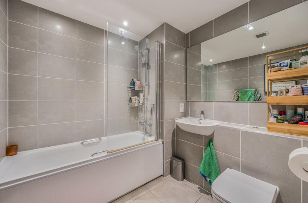 Apartment in London, St Luke's, Islington - More