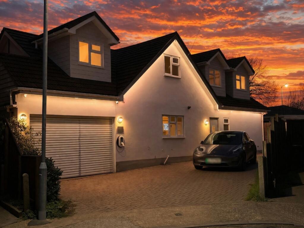 Main image of property: 6 Heathfield, Benfleet