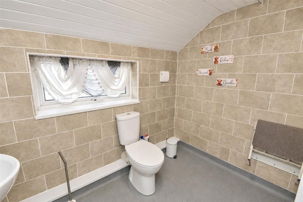 House in Wirral, Liverpool City Region - View 5
