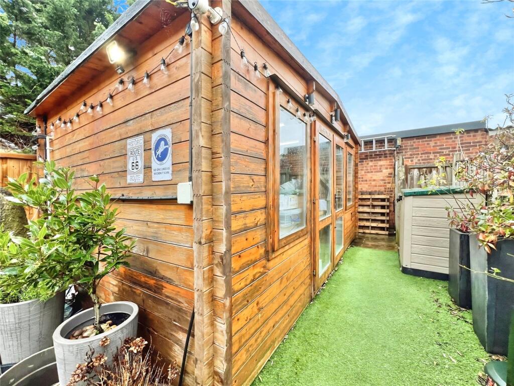 House in Sevenoaks, Hextable - More