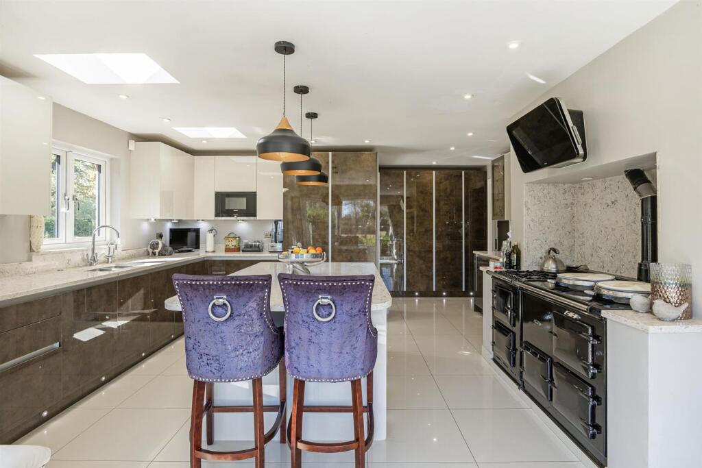 House in Reading, Warfield - View 5