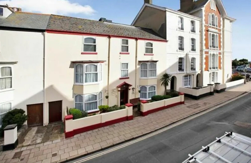 2-bed flat on Northumberland Place, Teignmouth, TQ14, £225,000