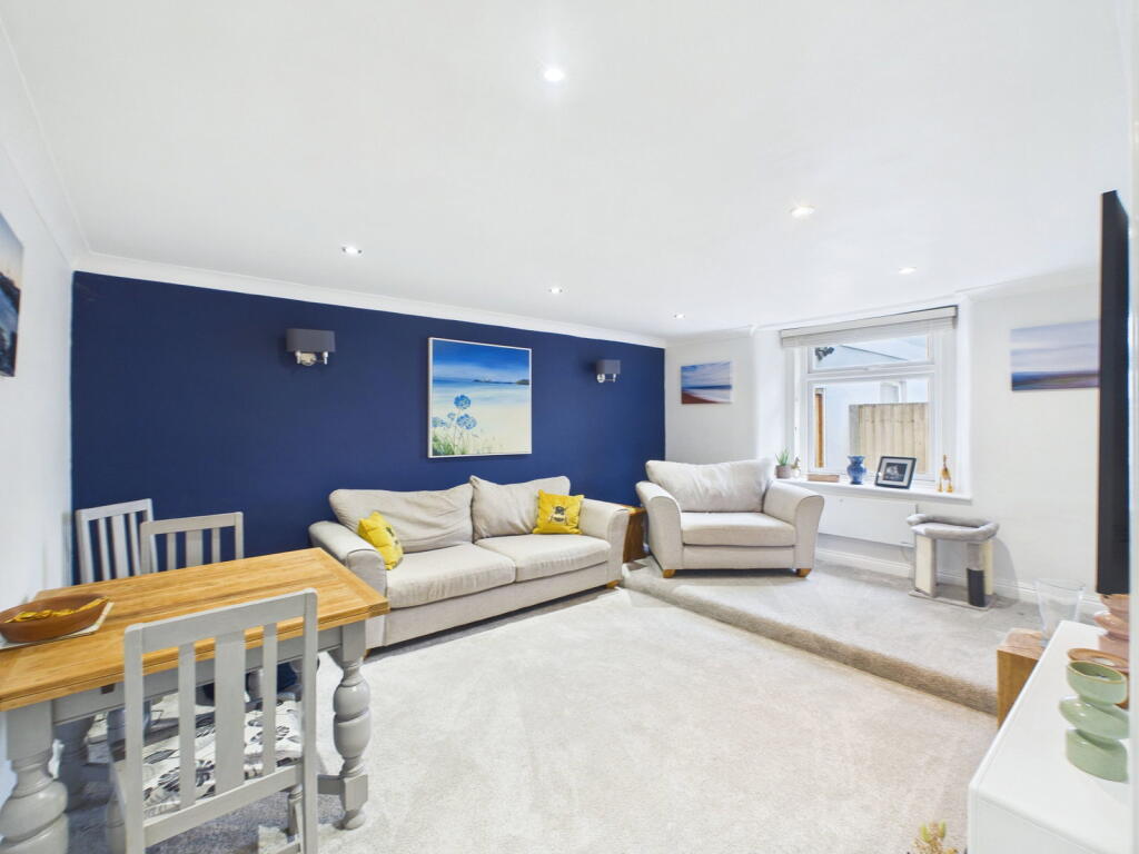 Apartment in Torquay, Torbay - View 2