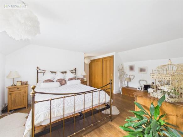 bedroom 1 (1).jpg