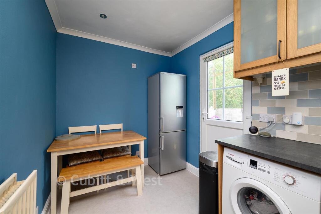 Apartment in Redhill - View 4
