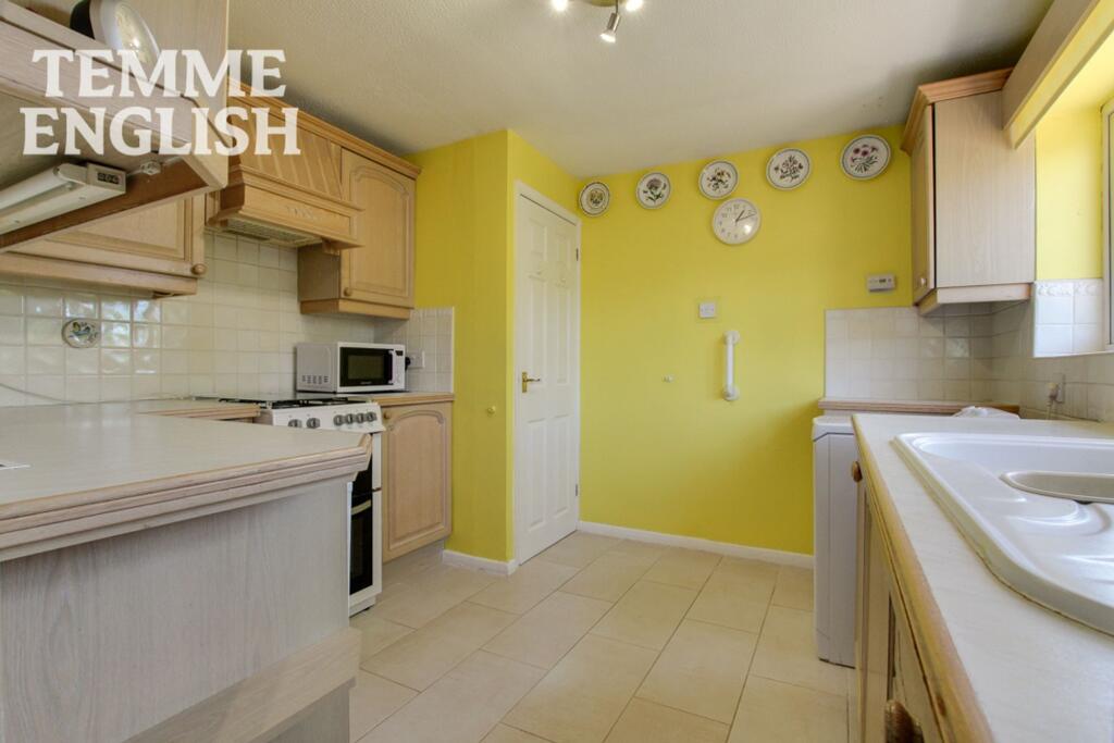 Cedar Avenue, Wickford, SS12 - More