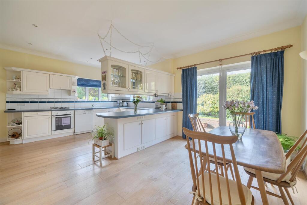 Cricket Hill, Finchampstead, Berkshire, RG40 3TN - View 4