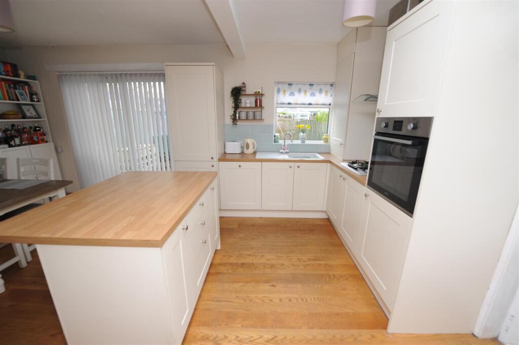 House in Bradford, West Yorkshire - View 3