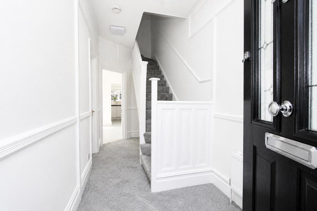 House in Sutton - More